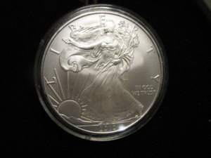 lot 5 image: 2010 American Eagle $1 Silver Coin