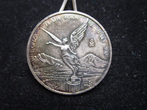 lot 17 image: 1985 Mexican Silver Libertad