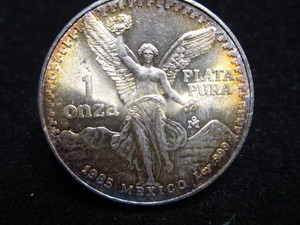 lot 32 image: 1985 Mexican Silver Libertad