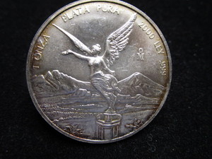 lot 33 image: 2000 Mexican Silver Round