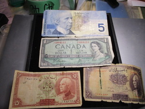 lot 45 image: Canada & Iran Paper Money
