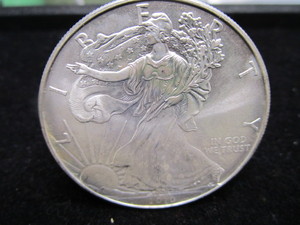 lot 71 image: 2010 American Eagle $1 Silver Coin