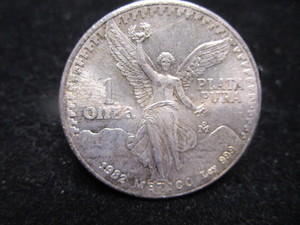 lot 75 image: 1982 Mexican Silver Libertad