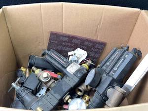 lot 10148 image: Assorted Gauges and Fittings