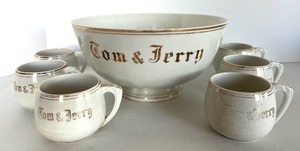 lot 32 image: Vintage Tom & Jerry Ceramic Mugs & Serving Bowl Set - Cream with Gold Trim