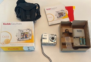lot 67 image: Kodak EasyShare C633 Digital Camera Kit - 6.1MP, 3x Optical Zoom, 2.4in LCD