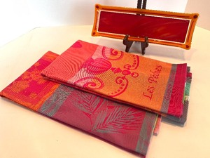 lot 72 image: Signed Art Glass Tray & 2 Garnier-Thibaut France Towels - Les Peches