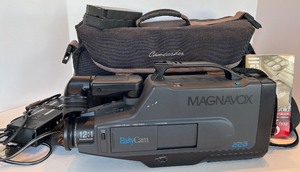 lot 92 image: Magnavox EasyCam VHS Camcorder - 12x Power Zoom & Auto Focus - Case Included