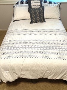 lot 106 image: Full Size Threshold Back Support Simplicity Collection Mattress and Bedding Set