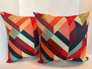 lot 142 image: Geometric Pattern Throw Pillows (Lot of 2)