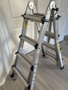 lot 143 image: Aluminum Extension Ladder 17 Ft & Step Ladder 7 Ft 8 In 300 Lb Rating