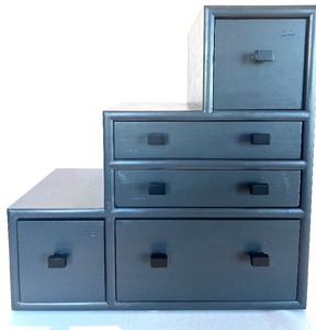 lot 146 image: Double-Sided 5-Drawer Chest with Extra Pulls