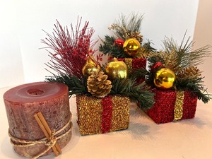 lot 148 image: Centerpiece Candle with 3 Glitter Christmas Boxes