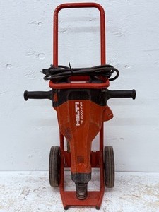 High-Performance&nbsp;Hilti TE 2000-AVR&nbsp;electric jackhammer. This heavy-duty, 15-amp concrete breaker is renowned in the construction industry for its robust power and ergonomic design, ideal for demanding floor demolition tasks.