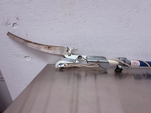 lot 29 image: Extendable Telescoping Tree Pruner Pole Saw &amp Branch Cutter Tool w Rope System