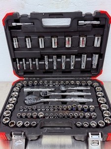 lot 41 image: Pro-Grade Sunex 89-PC Socket Set 14, 38, 12-in Drive Ratchets &amp Sockets&nbsp