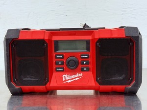 lot 73 image: Milwaukee M18 Jobsite Radio (Model 2890-20M18JSR-0) - Rugged AMFM &amp AUX