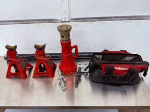 lot 74 image: 20-ton capacity mechanical screw jack. Two&nbspTorin Big Red 3 Ton Steel Jack Stands.&nbspAnd accessories and tool bank