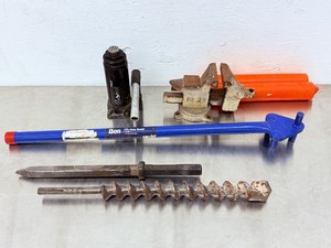 lot 77 image: Bon 3-Pin Rebar Bender &nbsp &nbsp &nbsp &nbsp &nbsp &nbsp &nbsp &nbsp &nbsp Vintage Bench Vise &nbsp &nbsp &nbsp &nbsp &nbsp &nbsp &nbsp &nbsp &nbsp &nbsp &nbsp &nbsp &nbsp Hydraulic Bottle Jack &nbsp&nbspDemolition BarsBits