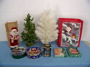 lot 93 image: Miscellaneous Christmas Items