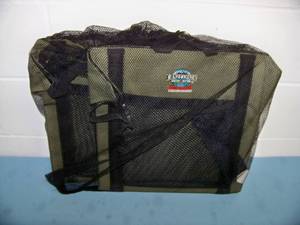 lot 51 image: (2) Crazy Creek Boat Seat  Stadium Seat Pads with Mesh Carrying Bag