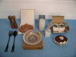 lot 33 image: Miscellaneous Kitchen Items - most appear to be NEW with Original Packaging