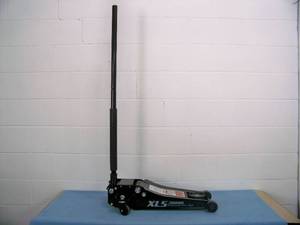 lot 27 image: XLS 3000B 3.0 Ton Professional Floor Jack
