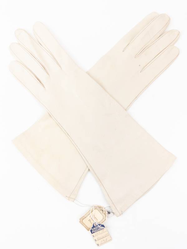 lot 100 image: RARE 1960s Christian Dior Ivory Leather Long Gloves - Vintage Ladies Opera Style with Dior Label. Size 7 Est. Replacement Value $400