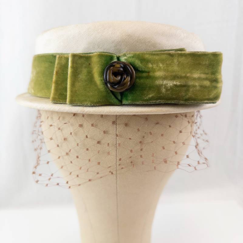 lot 107 image: Harold Minneapolis Ivory Cloche Hat with Green Velvet Ribbon & Veil