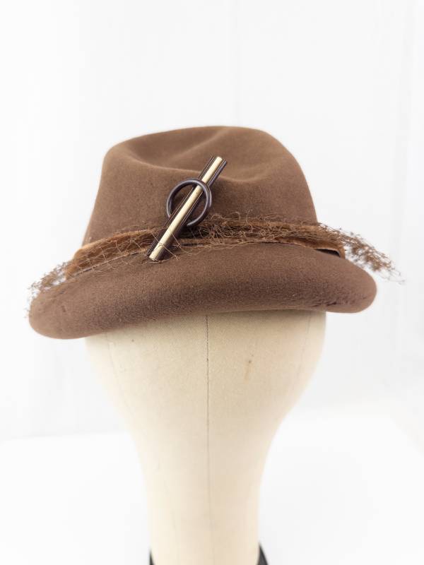 lot 117 image: Brown Felt Fedora Hat - Leather Band Vintage Style