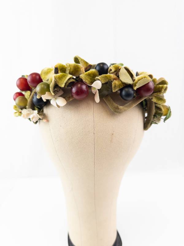 lot 122 image: Floral Crown Headpiece with Berries and Leaves - Berry & Leaf Wreath