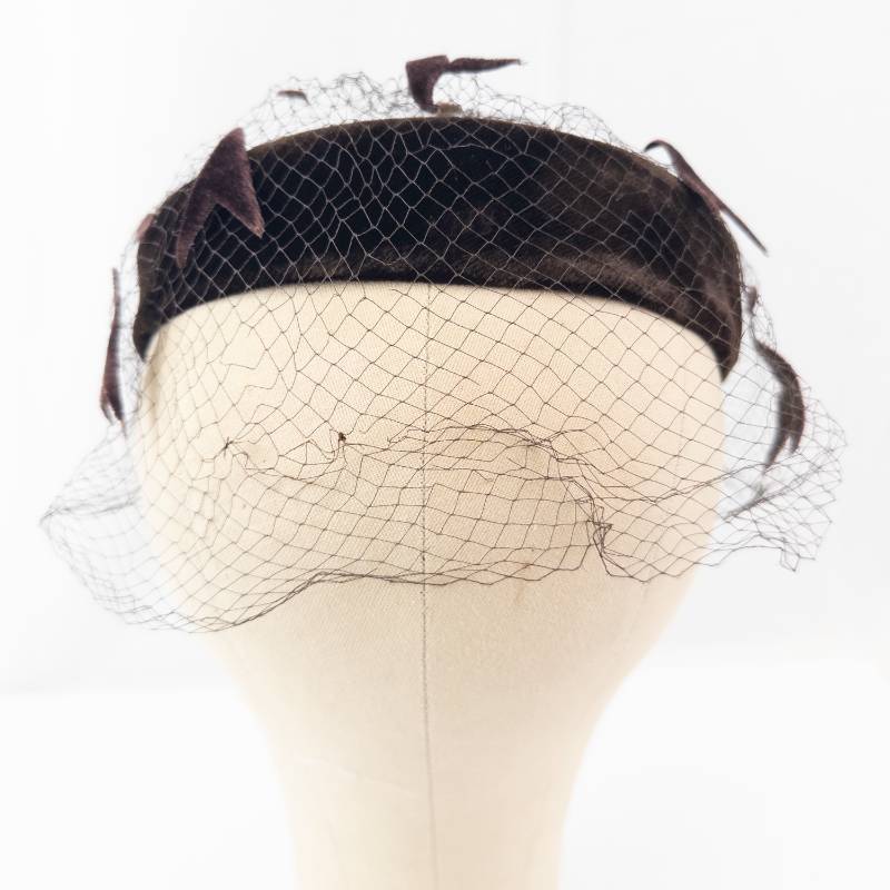 lot 143 image: Fascinator Hat with Net Veil - Brown Velvet Band, Vintage Style