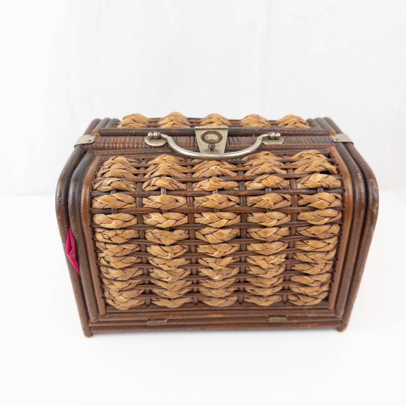 lot 152 image: Vintage Woven Rattan Basket Case - Pink Velvet Interior & Ring Handle