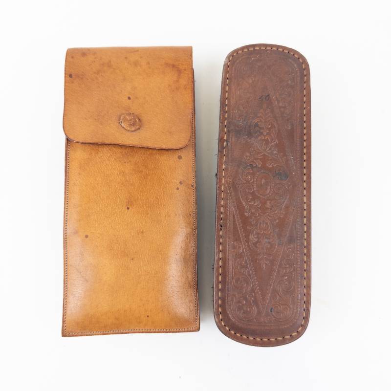 lot 165 image: Antique Travel Set - Leather Case, 2 Folding Travel Hangers, Hat Brush, Clothing Brush