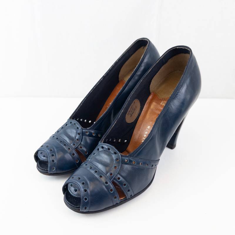 lot 171 image: Pandora Navy Leather Peep-Toe Pumps Last 224 Made in Italy 3-Inch Heel