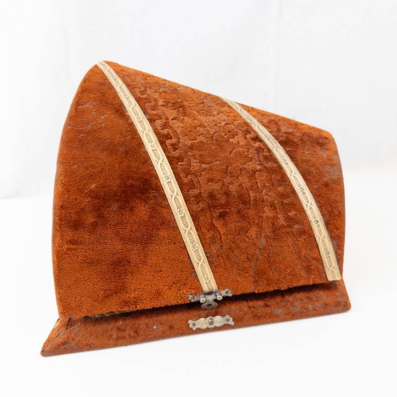 lot 188 image: Antique Rust Velvet Vanity Case with Mirror and Dual Powder Wells