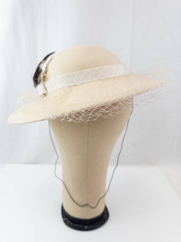 lot 28 image: Fabini New York Cream Felt Hat with Veil, Satin Ribbon Band & Feather