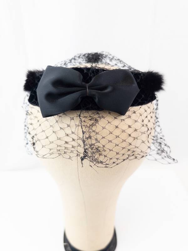 lot 40 image: Black Fascinator Headpiece with Net Veil, Faux Fur Trim & Satin Bow