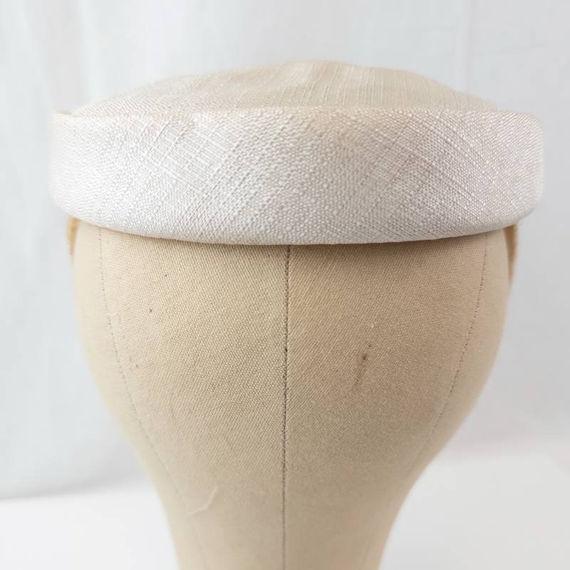 lot 49 image: Beige Pillbox Hat - Circular Crown, Linen-Look Fabric, Vintage Style