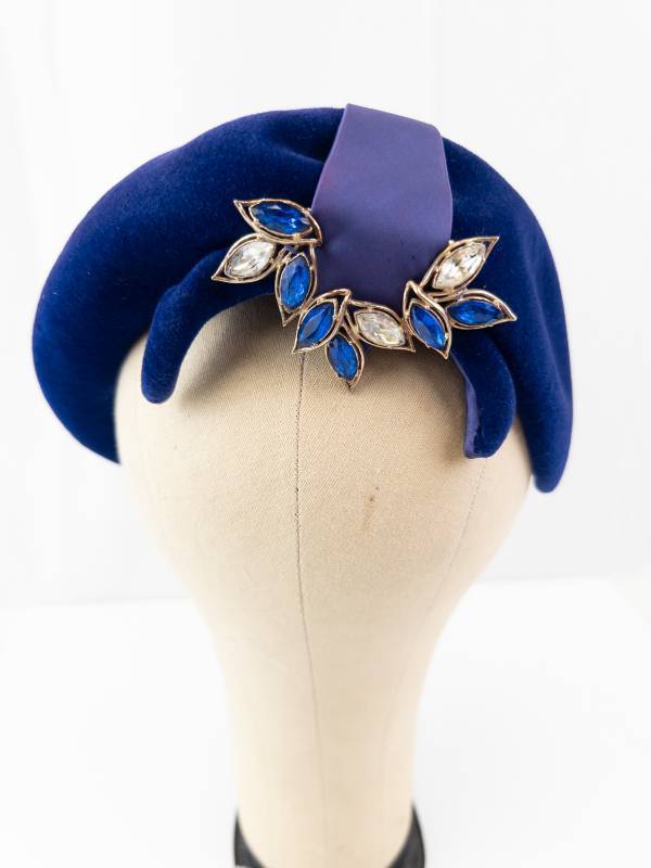 lot 56 image: Replica De Parisienne Blue Velvet Beret with Crystal Leaf Brooch - Made in Italy