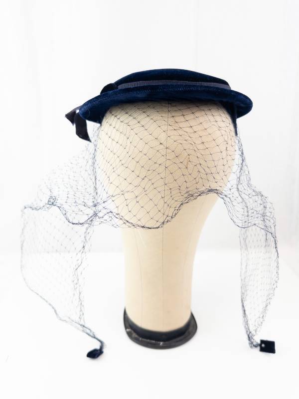 lot 66 image: Navy Velvet Pillbox Hat with Net Veil - Vintage Fascinator