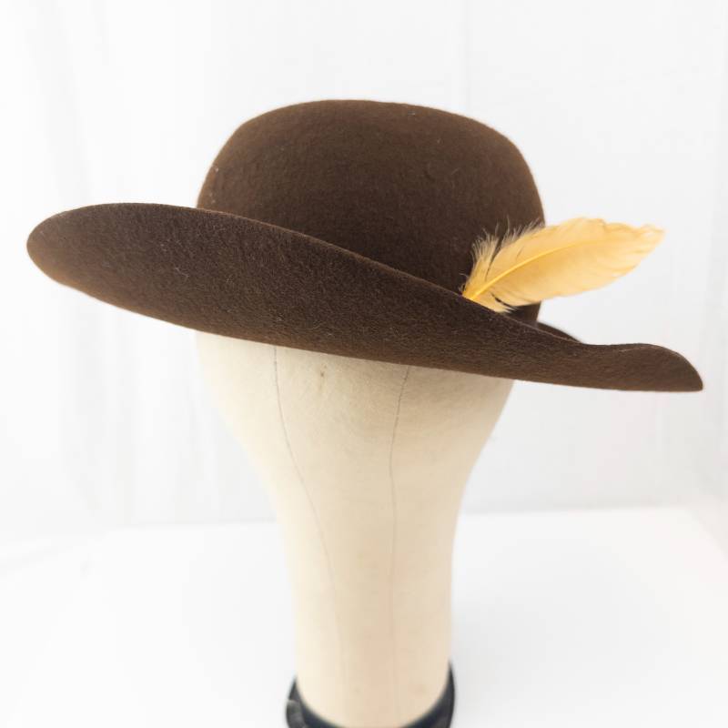 lot 76 image: GAP Brown Felt Fedora Hat - Wide Brim Size ML with Yellow Feather