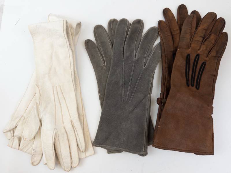lot 96 image: Vintage Leather Gauntlet Gloves - White, Gray & Brown (3 Pairs)