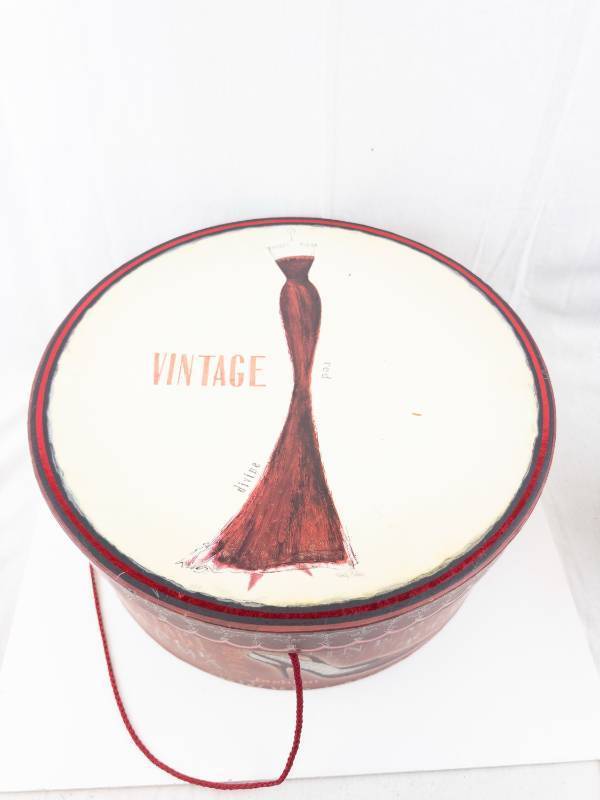 lot 230 image: Vintage Cinema Round Hat Box - Decorative Storage with High Heel Design