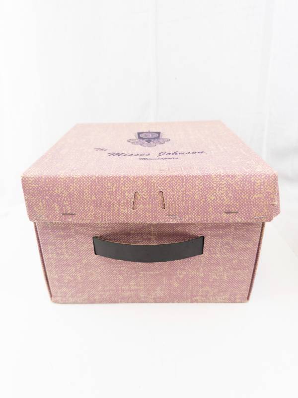 lot 234 image: The Misses Johnson Minneapolis Pink Hat Box with Inner Cylinder Insert
