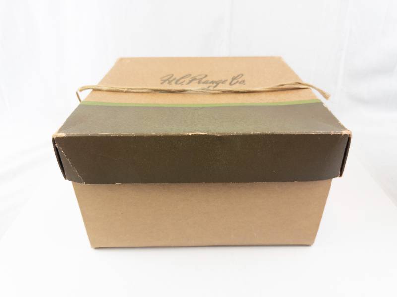 lot 235 image: H. Range Co. Cardboard Hat Box with Twine - Vintage Packaging