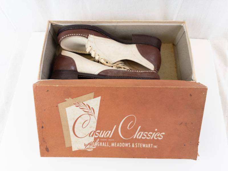 lot 243 image: Kerrybrooke Casual Classics Sport Shoes - Two-Tone Leather Lace-Up Oxfords