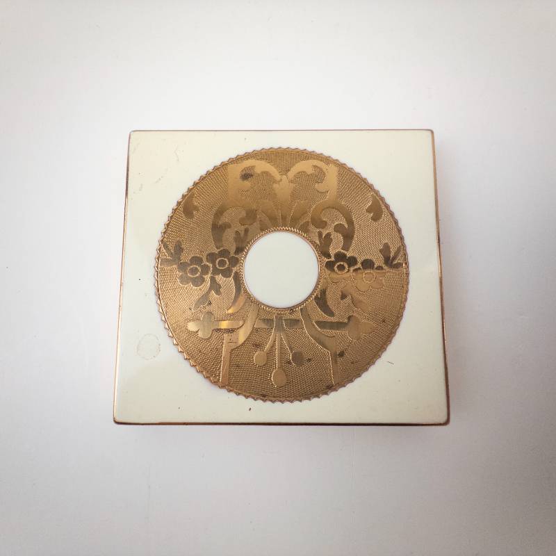 lot 250 image: Powder Compact - Vintage Gold-Tone Square Case with Built-In Mirror & Puff