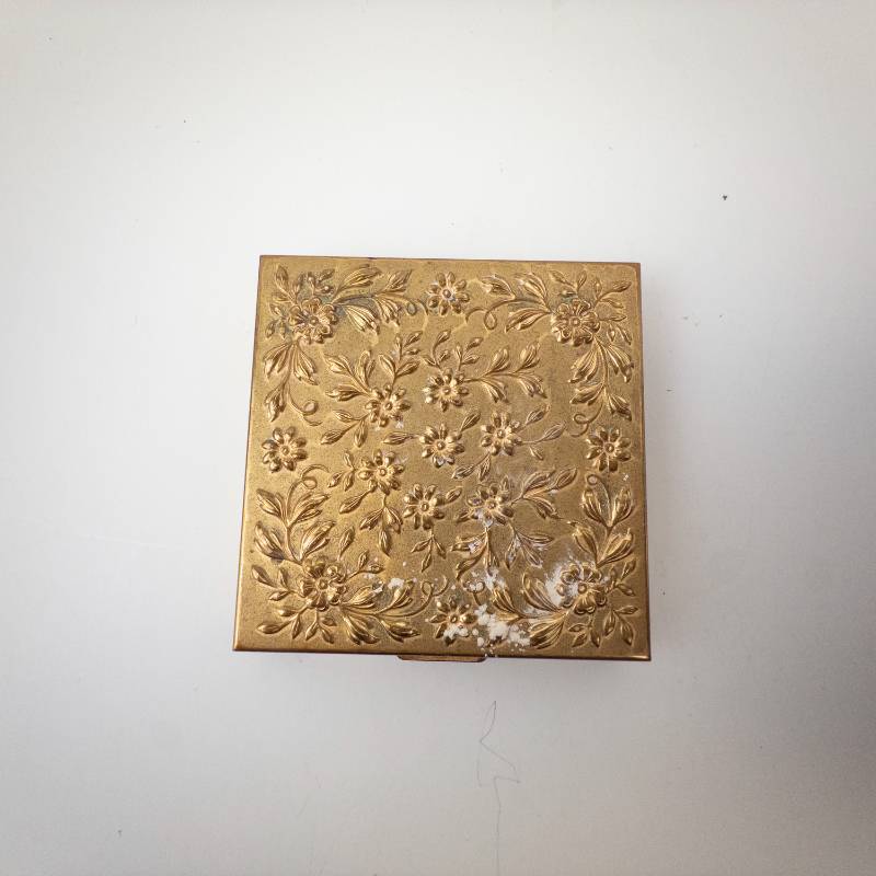 lot 256 image: Volupte Floral Gold-Tone Powder Compact with Mirror - 2in Square