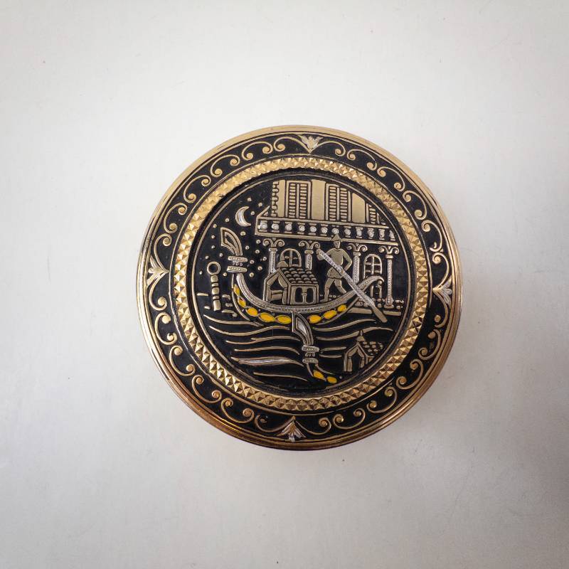 lot 262 image: Gold-Tone Round Powder Compact - Scenic Enamel Canal Scene